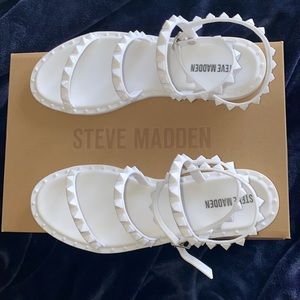 Steve Madden Travel-J Strappy Sandals Like New Condition 7 White
